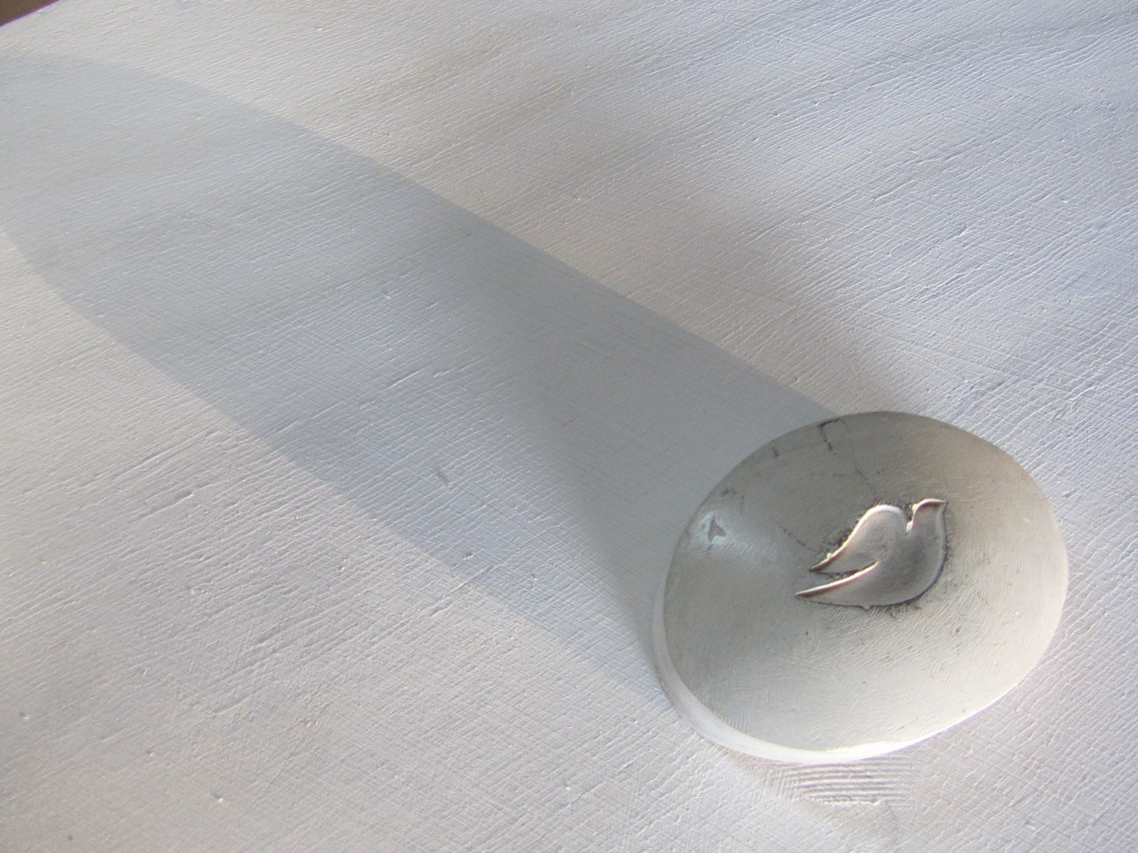 Dove (disc relief)